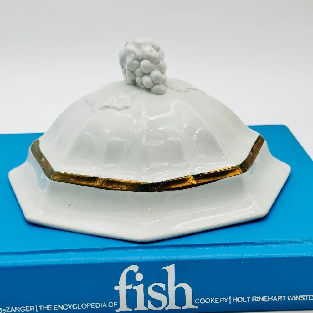 Vintage Ironstone Tureen Lid White Gold Grape Finial Shelf Sitter READ